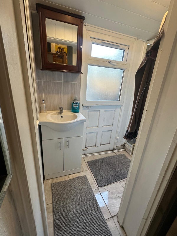 Room High Street in Greater London