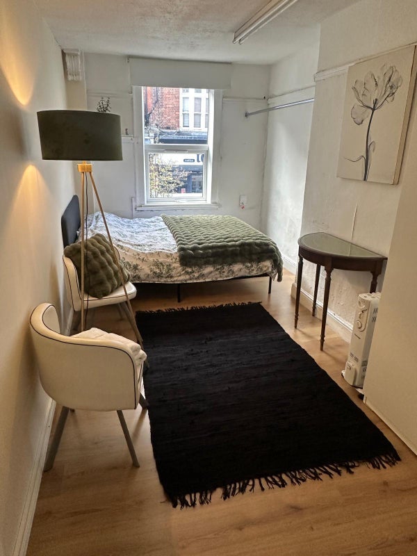 Room High Street in Greater London