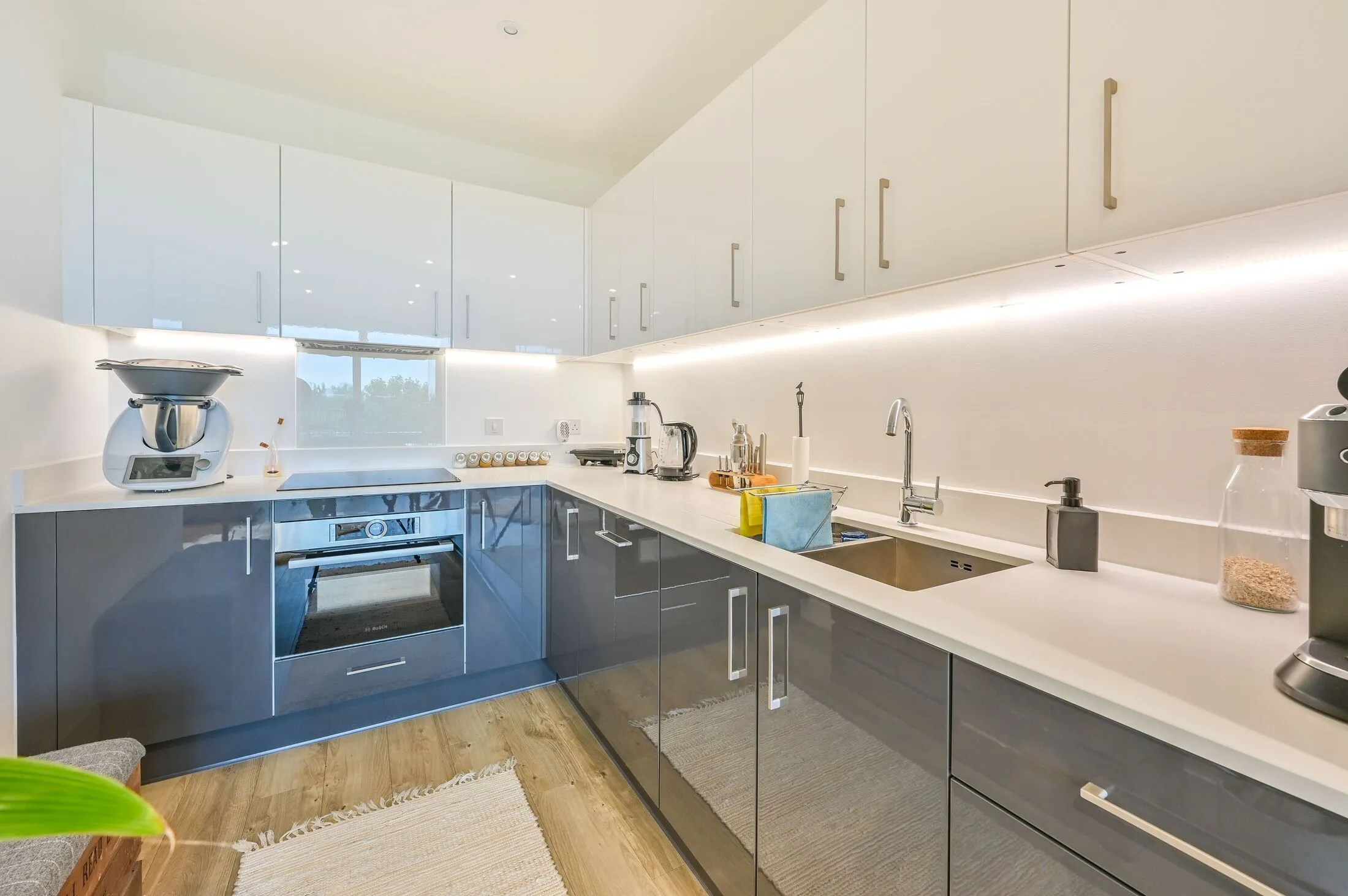 Flat Beck Square in Greater London