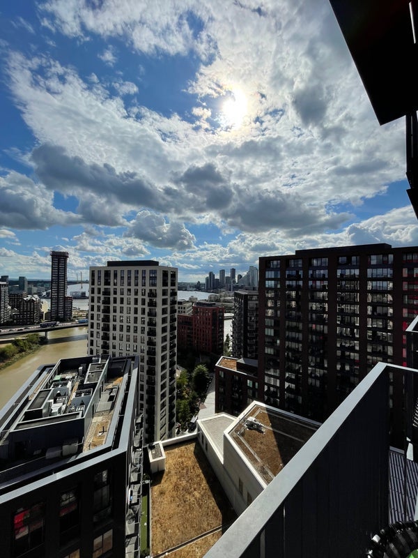 Room City Island Way in Greater London