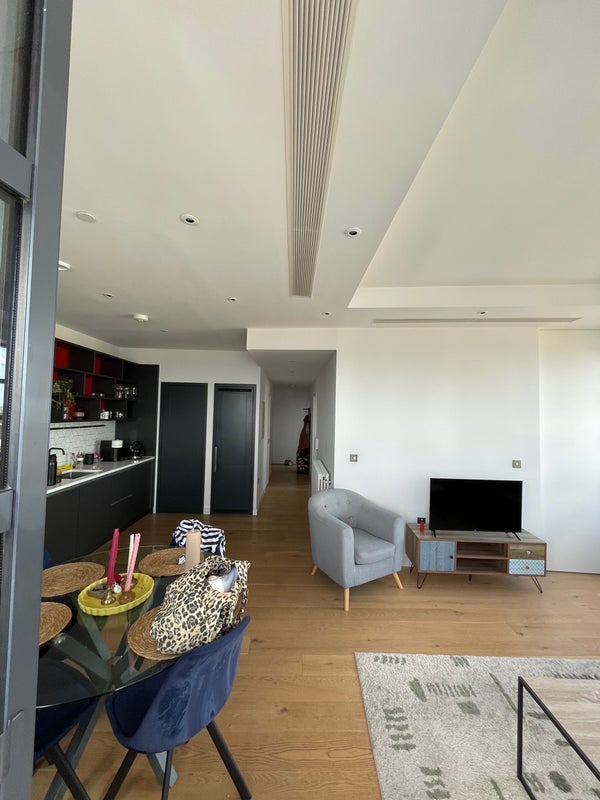 Room City Island Way in Greater London