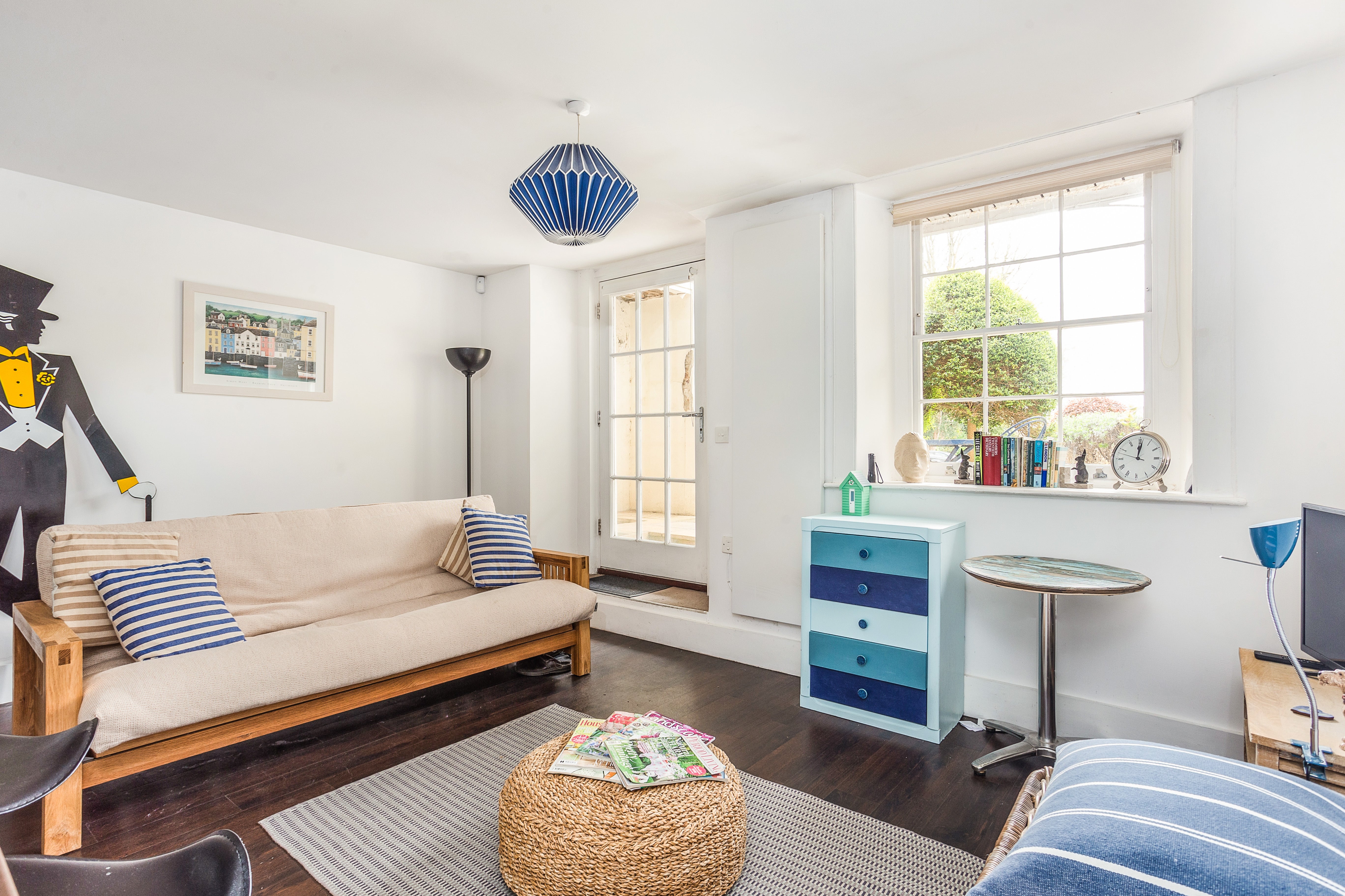 Flat Hampton Court Road in Greater London