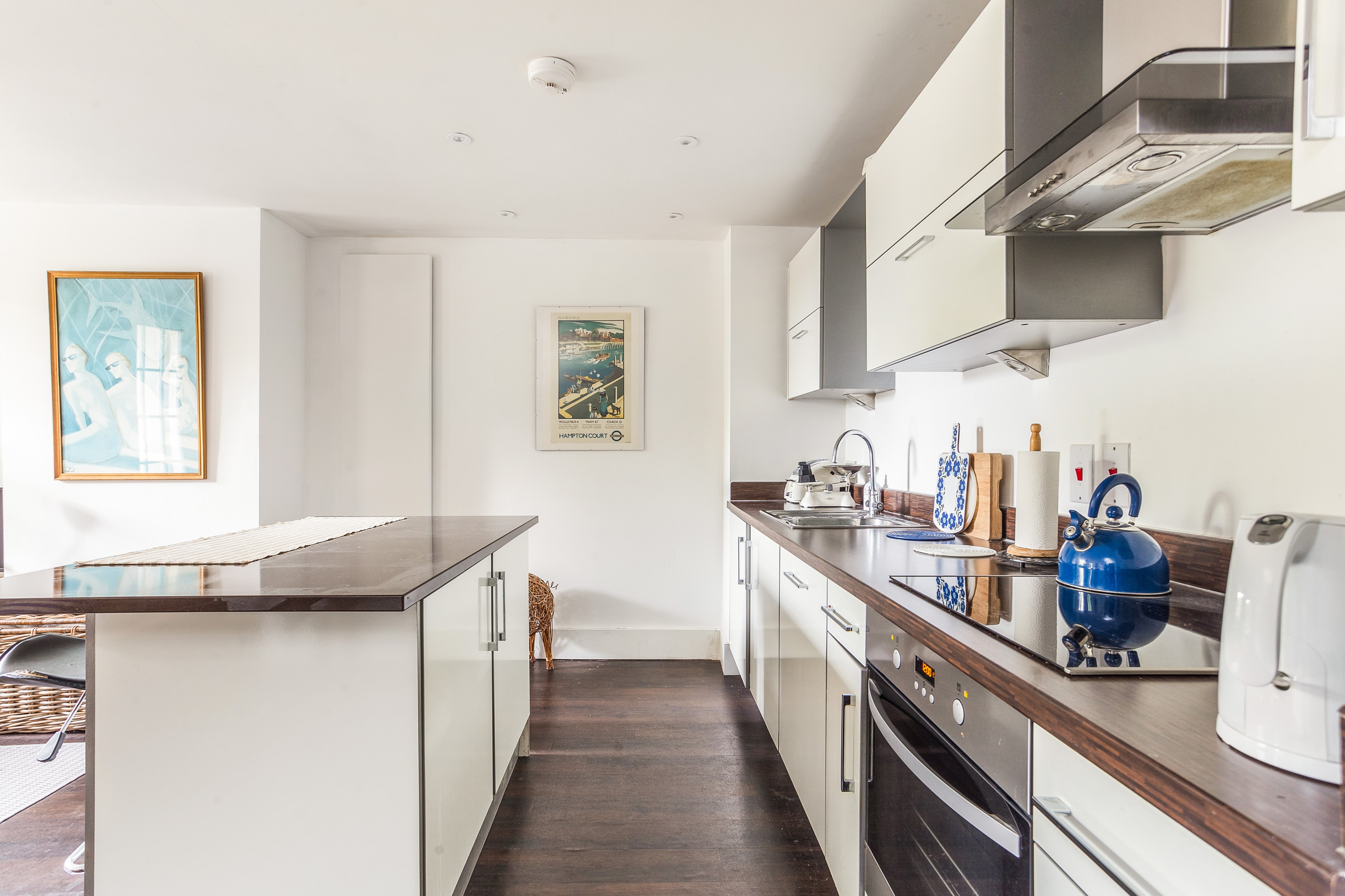 Flat Hampton Court Road in Greater London