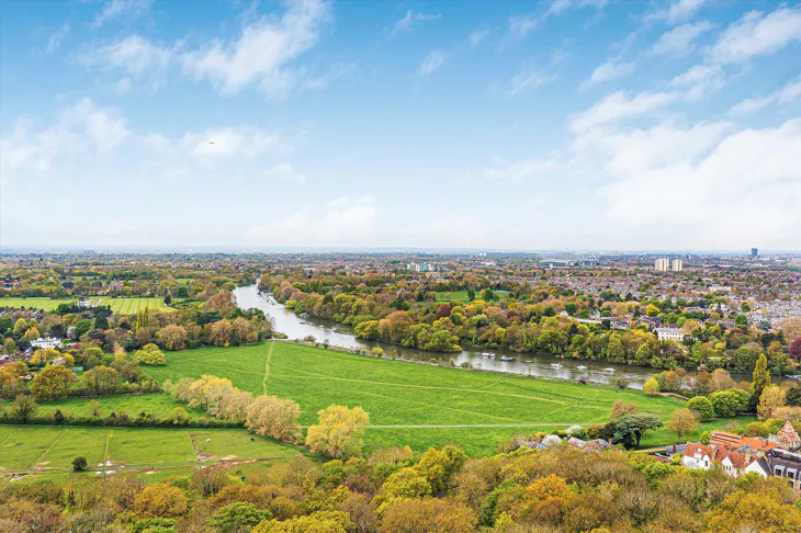 Flat Star and Garter Hill in Greater London