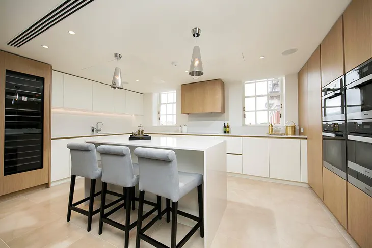 Flat Star and Garter Hill in Greater London