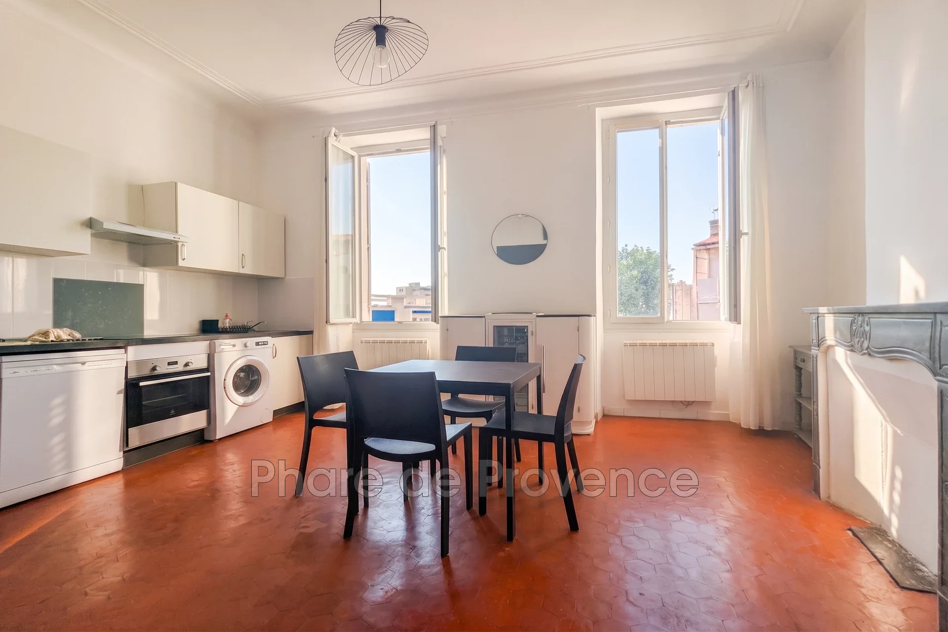 Flat Place Jules Verne in Marseille