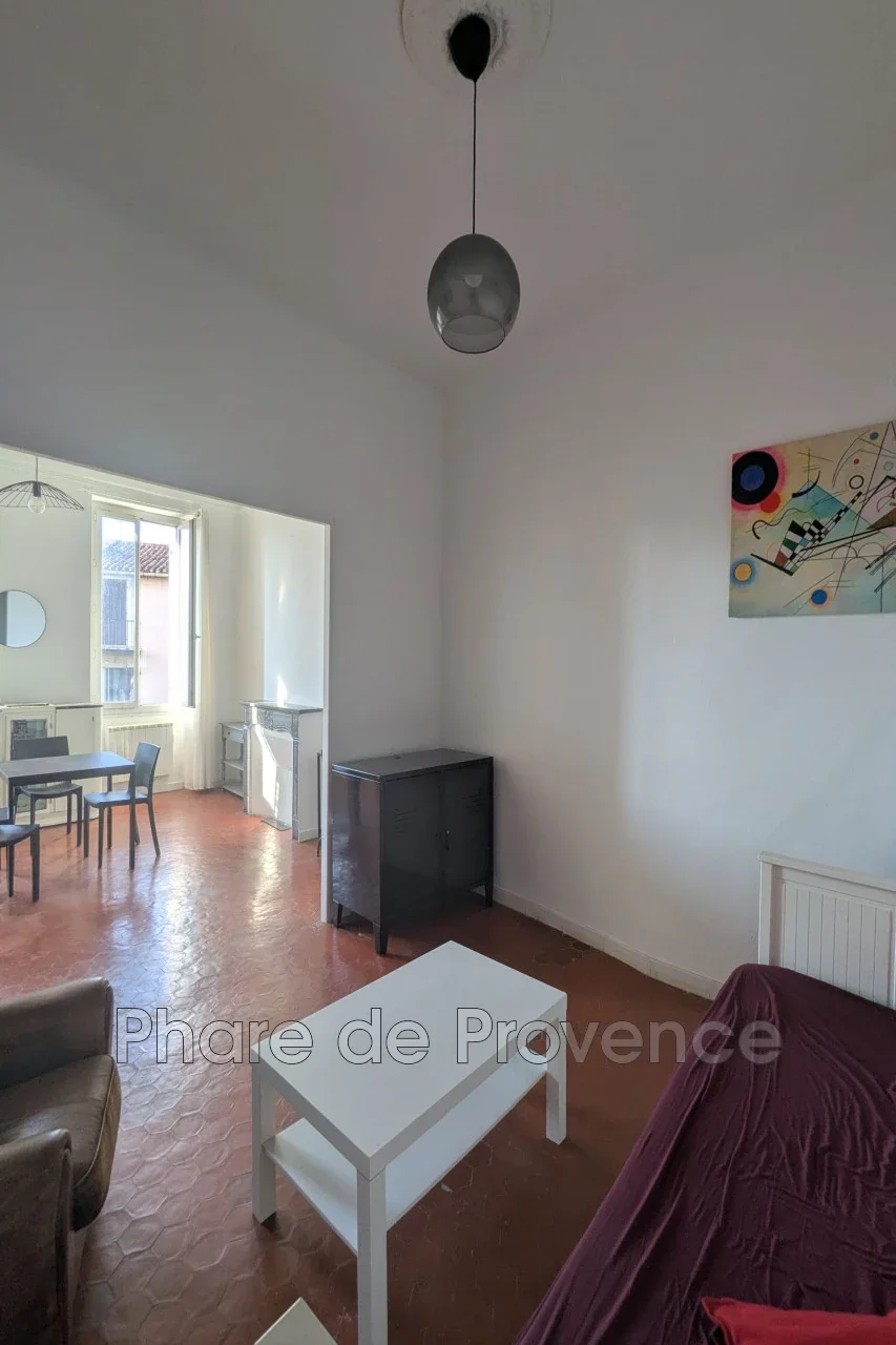 Flat Place Jules Verne in Marseille