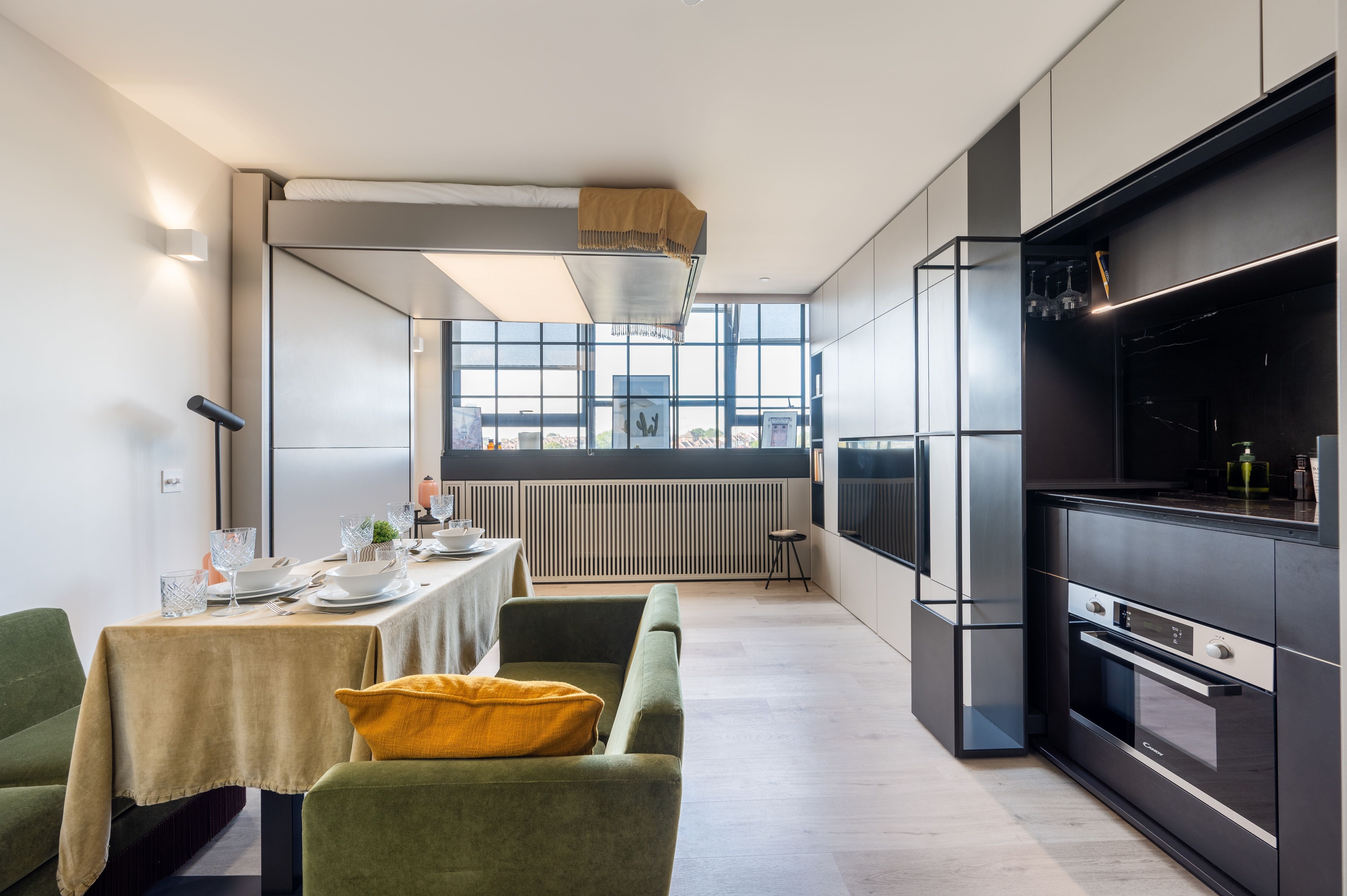 Room Empire Way in Greater London