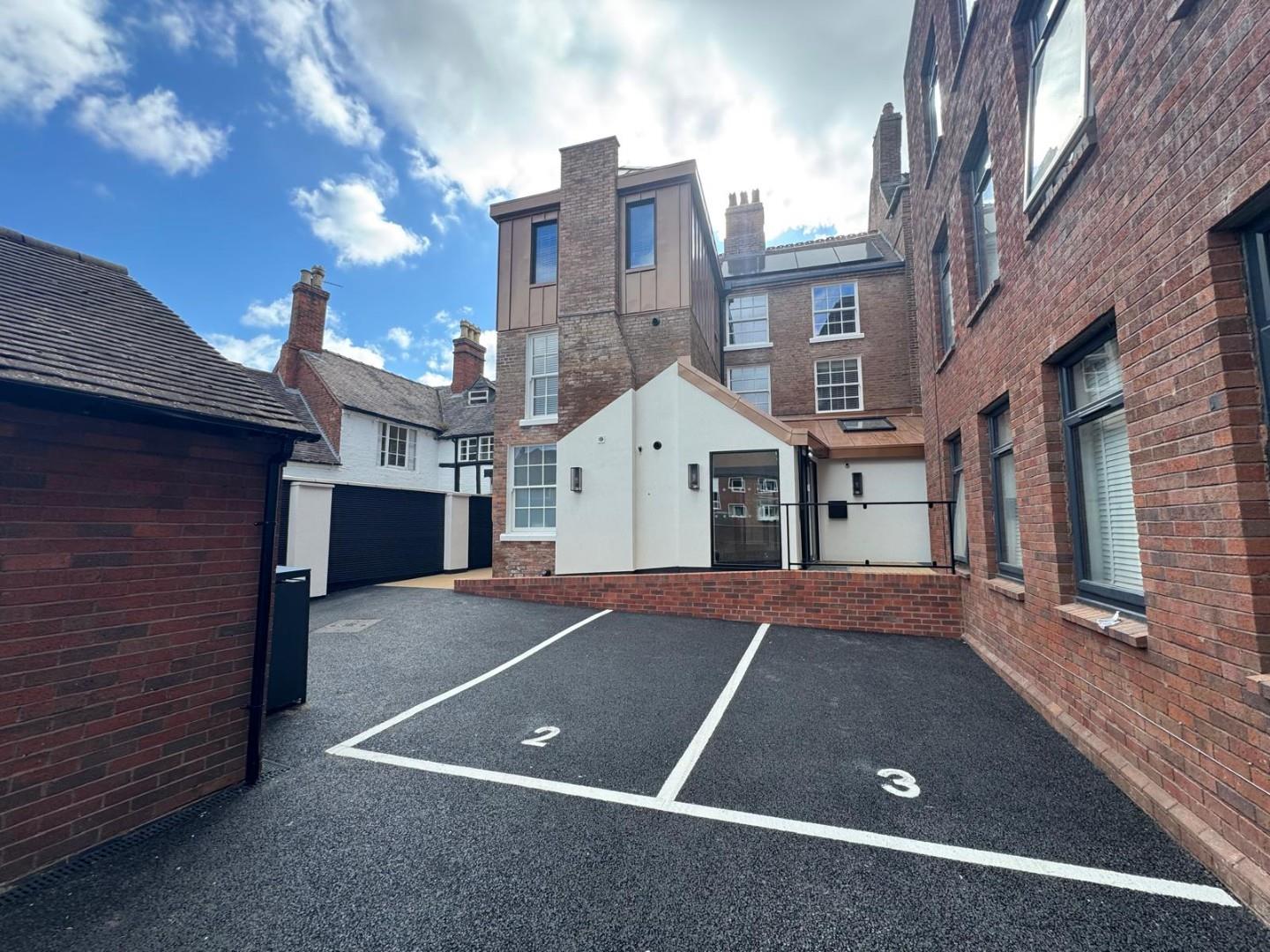 Flat Lombard Street in Lichfield