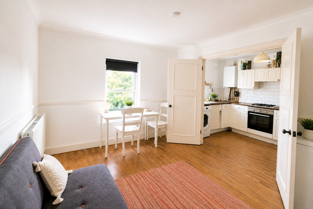 Flat Ickburgh Road in Greater London