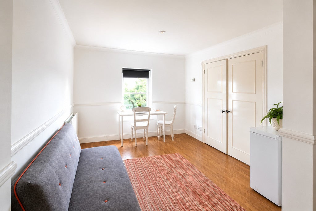 Flat Ickburgh Road in Greater London