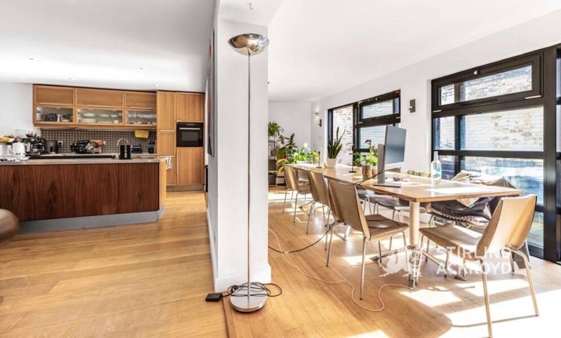 Room Drysdale Street in Greater London