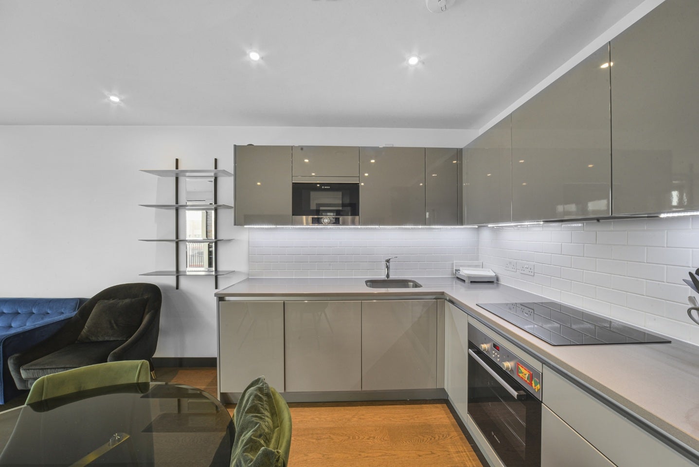 Flat Sayer Street in Greater London