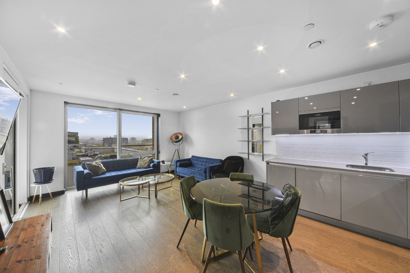 Flat Sayer Street in Greater London