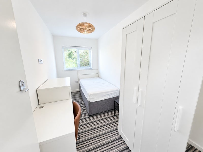 Room North Road in Poole
