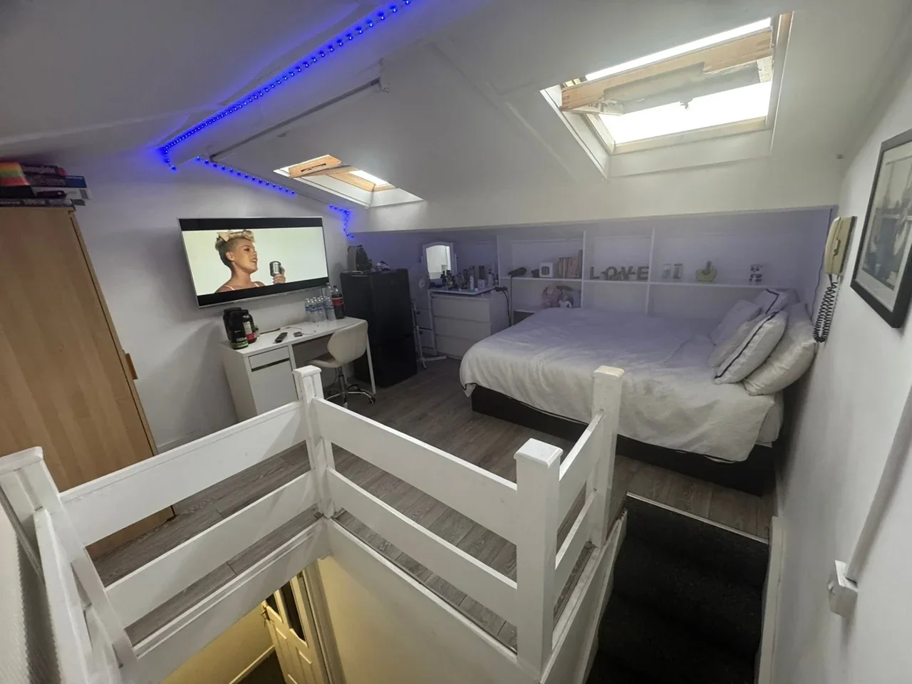 Room Burnley Road in Greater London