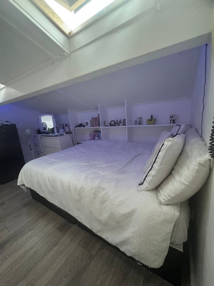 Room Burnley Road in Greater London