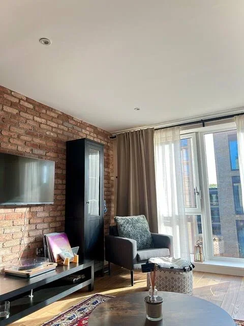 Flat Eltringham Street in Greater London