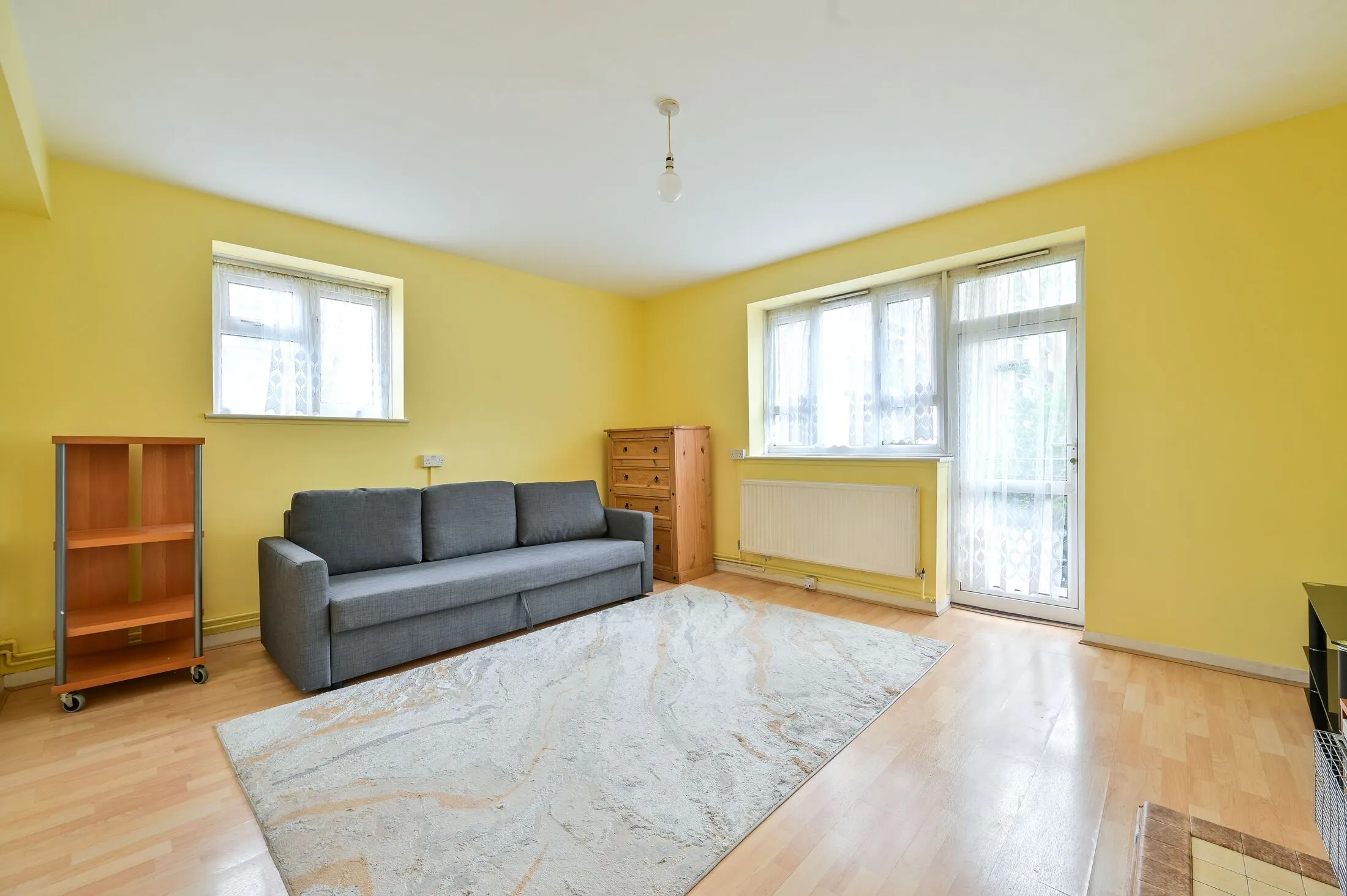 Flat Penrose Street in Greater London