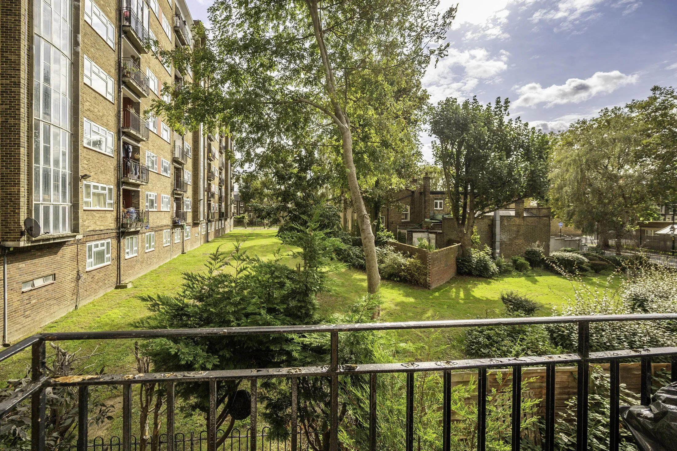 Flat Penrose Street in Greater London
