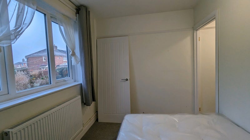 Room Errwood Road in Manchester