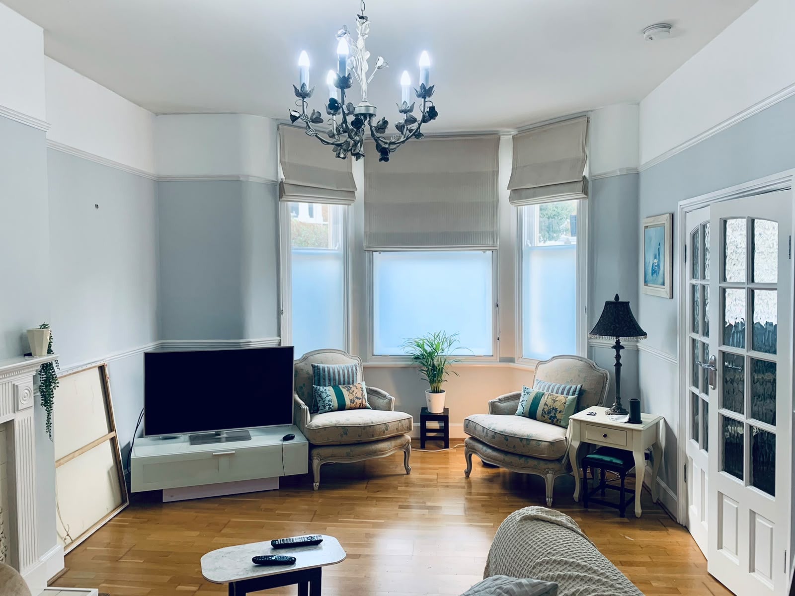 Flat Fernhead Road in City of Westminster