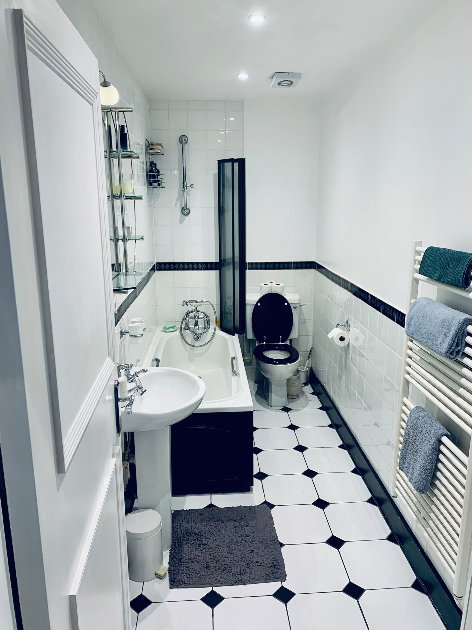 Flat Fernhead Road in City of Westminster