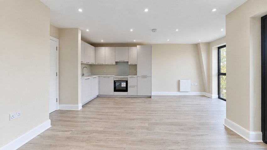 Flat Rosedale Way in Broxbourne