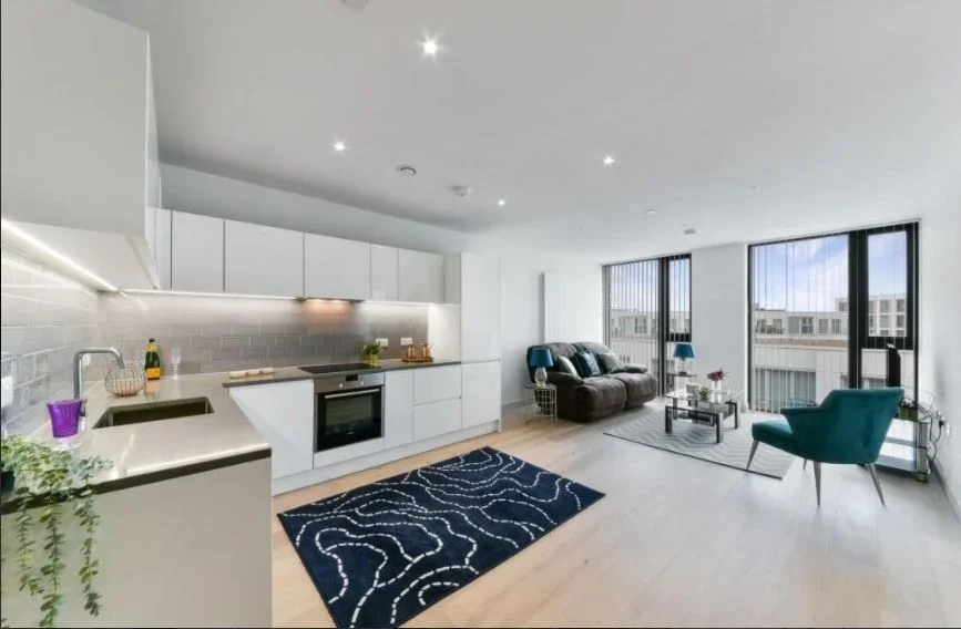 Flat Admiralty Avenue in Greater London