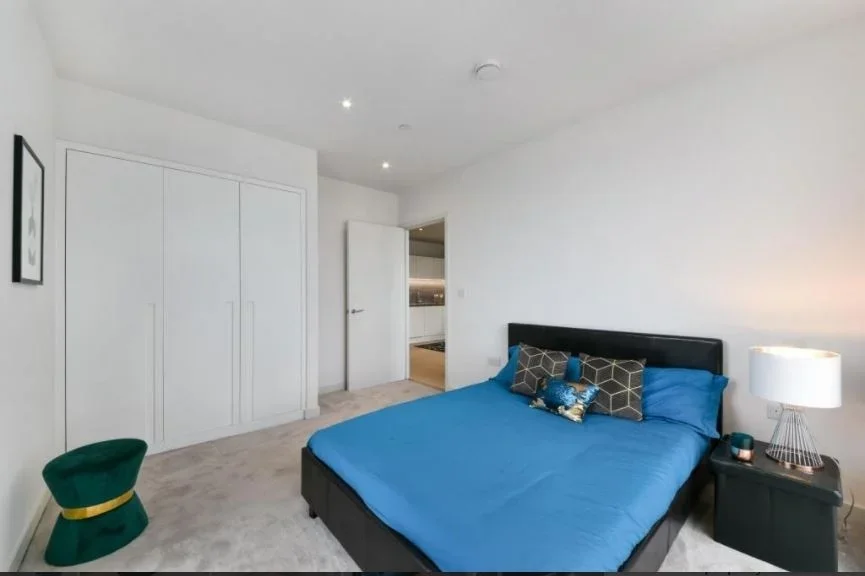 Flat Admiralty Avenue in Greater London