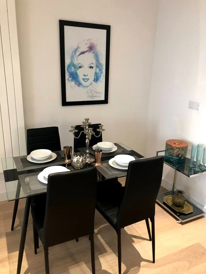 Flat Admiralty Avenue in Greater London