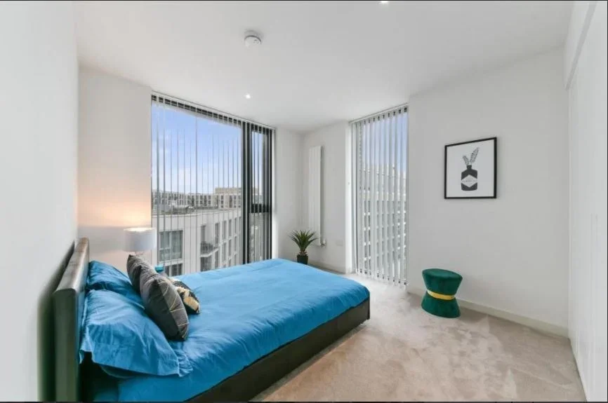 Flat Admiralty Avenue in Greater London