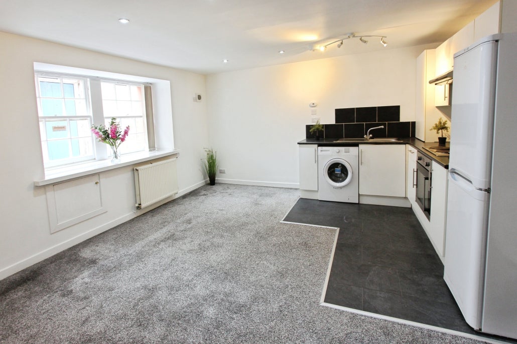 Flat Fleshers Close in Dunbar
