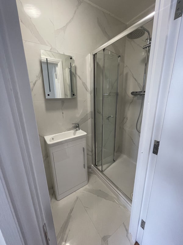 Room Warham Road in Greater London