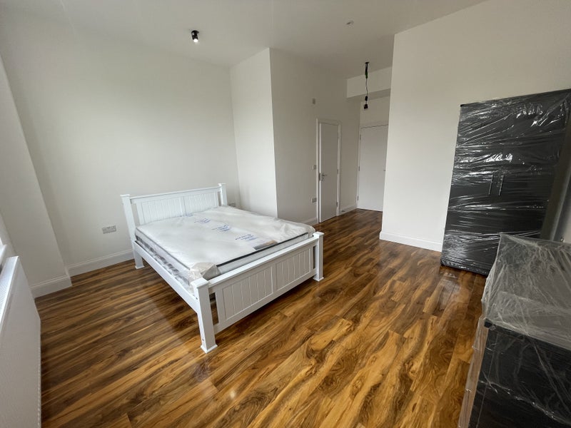 Room Warham Road in Greater London
