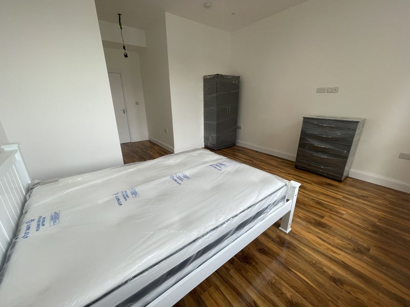Room Warham Road in Greater London