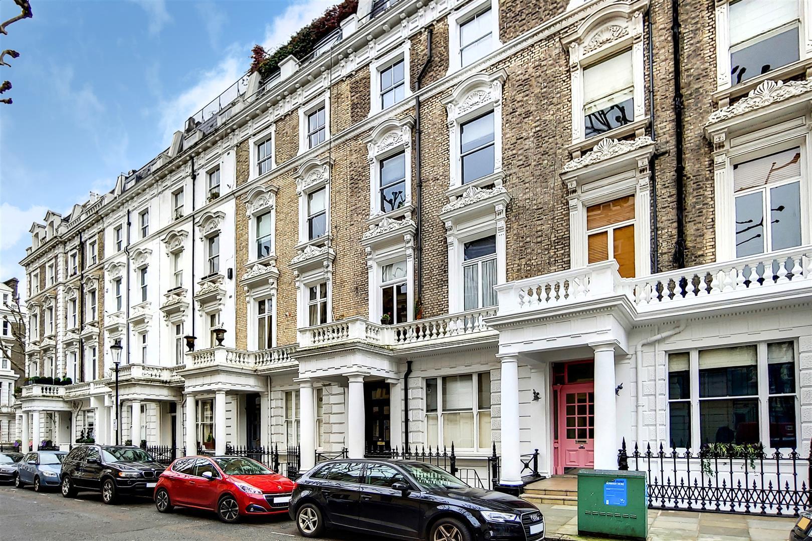 Flat Linden Gardens in Greater London