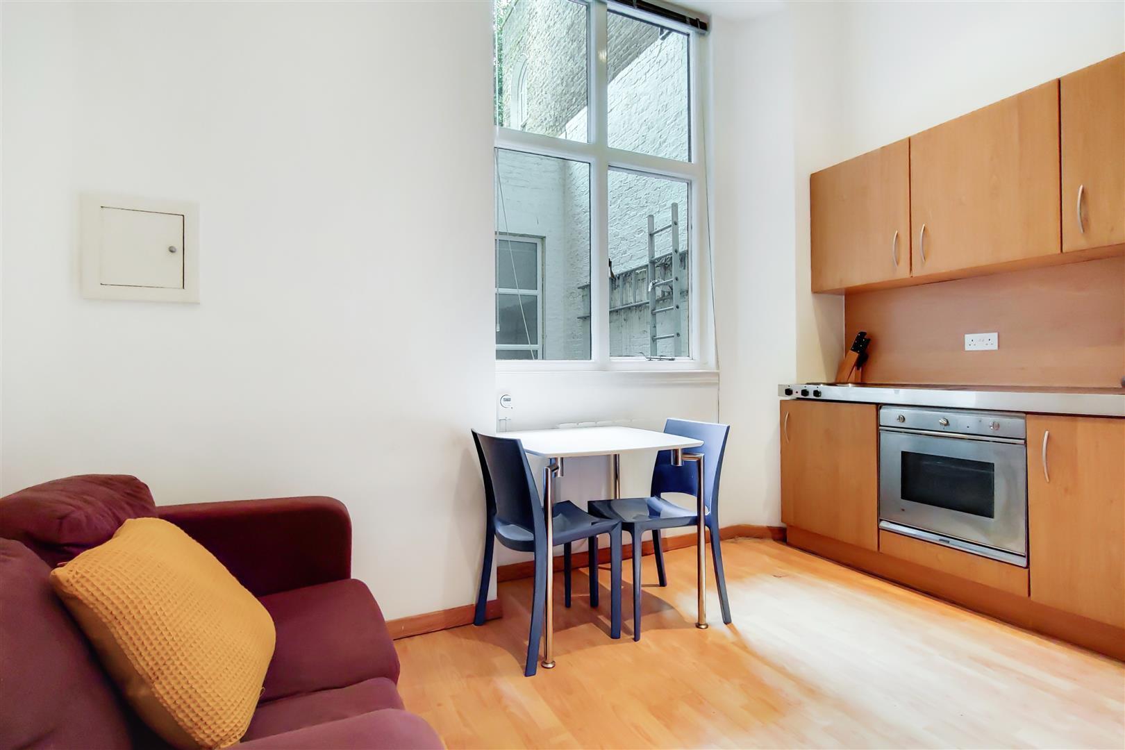 Flat Linden Gardens in Greater London
