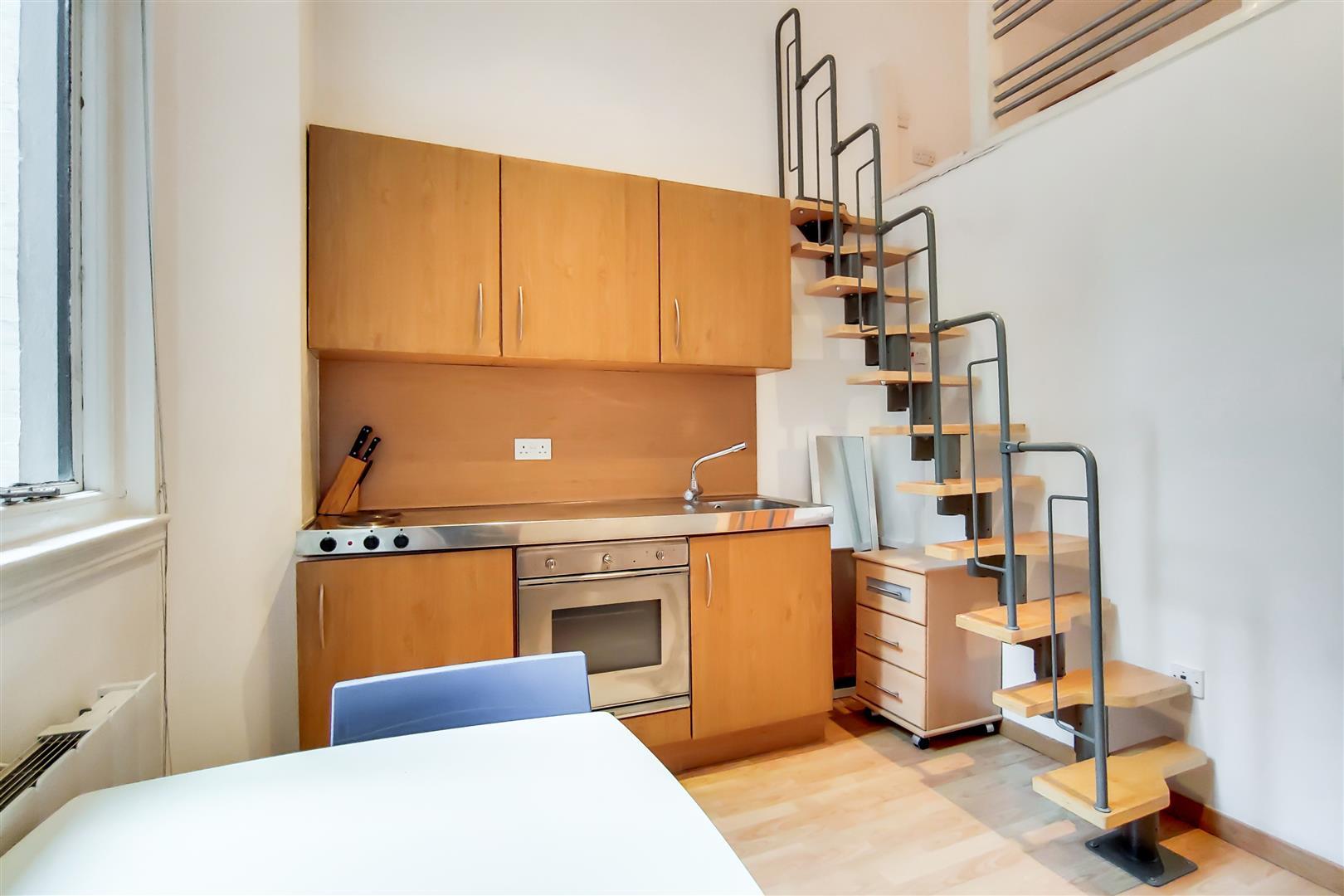 Flat Linden Gardens in Greater London
