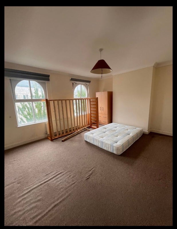 Room Berriman Road in Greater London