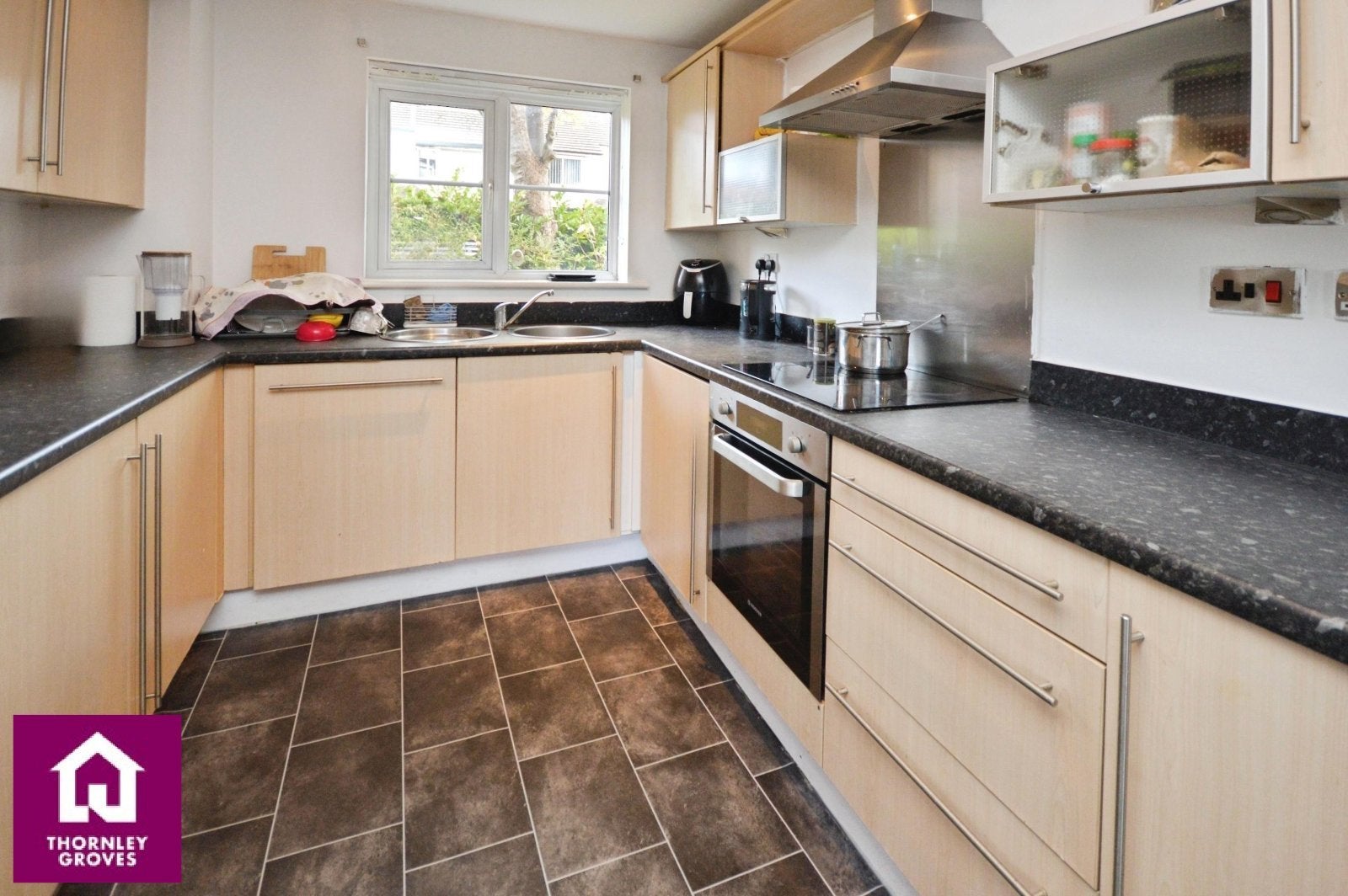 Flat Oaklands Road in Salford