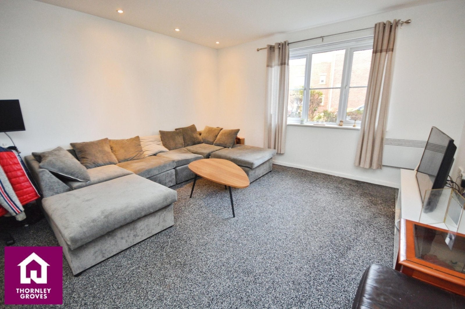 Flat Oaklands Road in Salford
