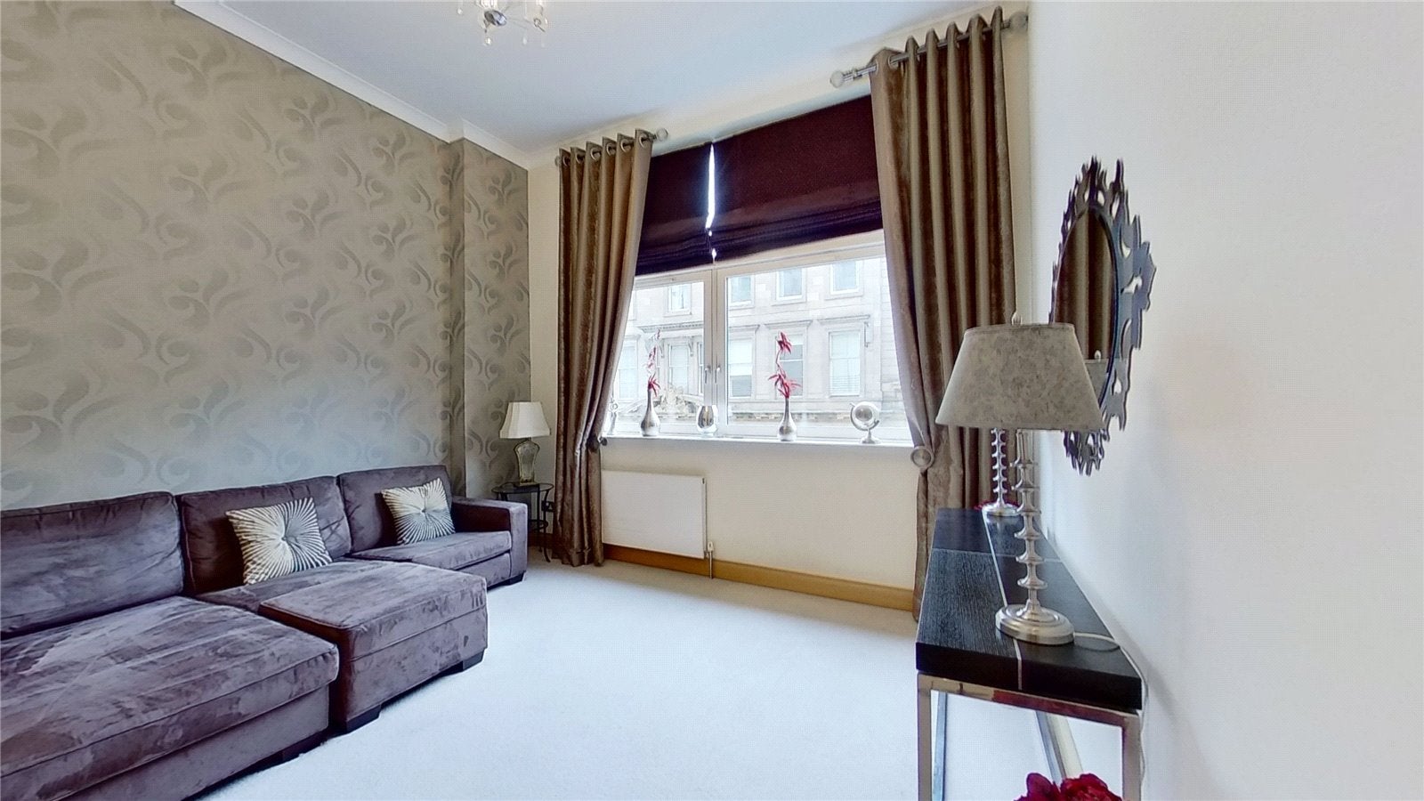 Flat Ingram Street in Glasgow