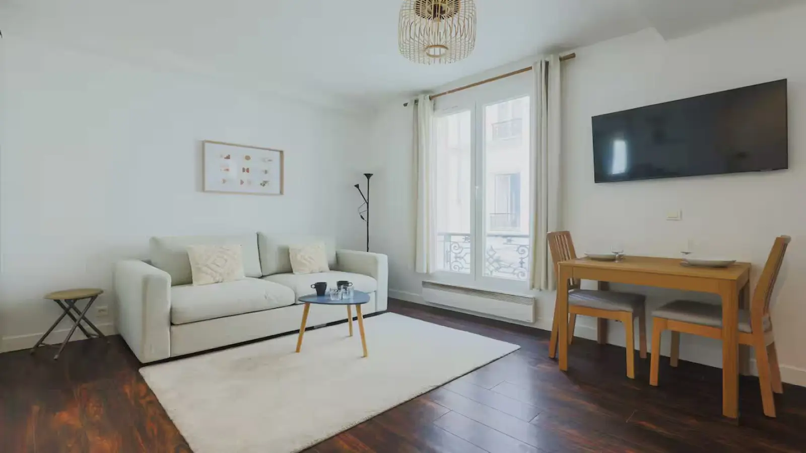 Flat Rue de Lévis in Paris
