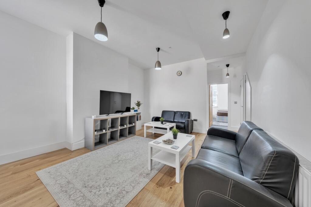 Flat Finchley Road in Greater London