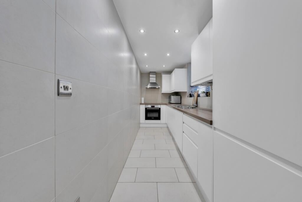 Flat Finchley Road in Greater London
