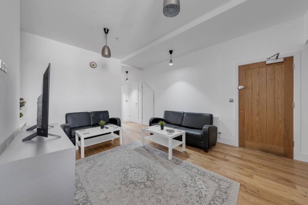 Flat Finchley Road in Greater London