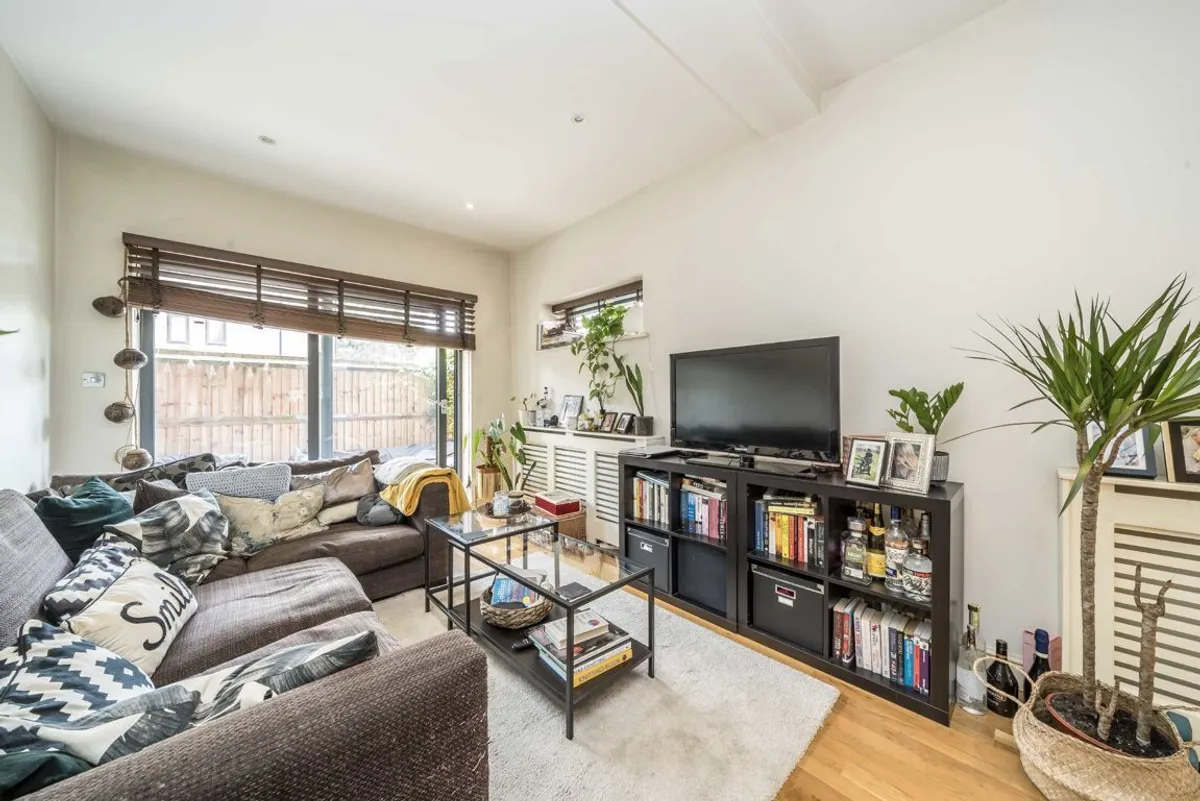 Flat Wellesley Road in Greater London