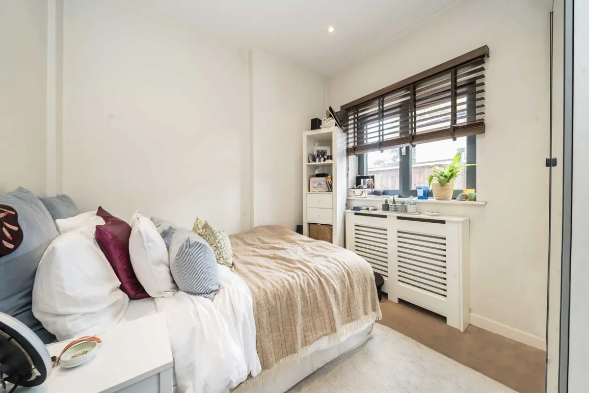 Flat Wellesley Road in Greater London