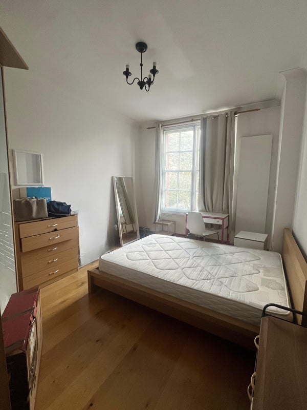 Room Grove End Road in City of Westminster
